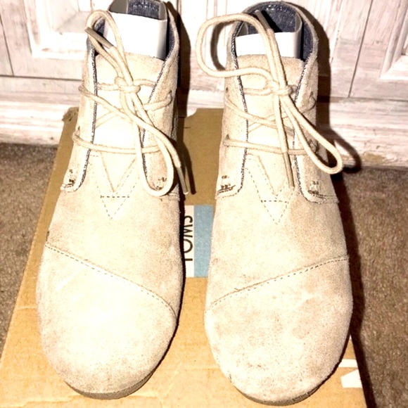 Toms suede Wedge Shoe Bootie 4 Youth fit adult 6.5 - Picture 3 of 4